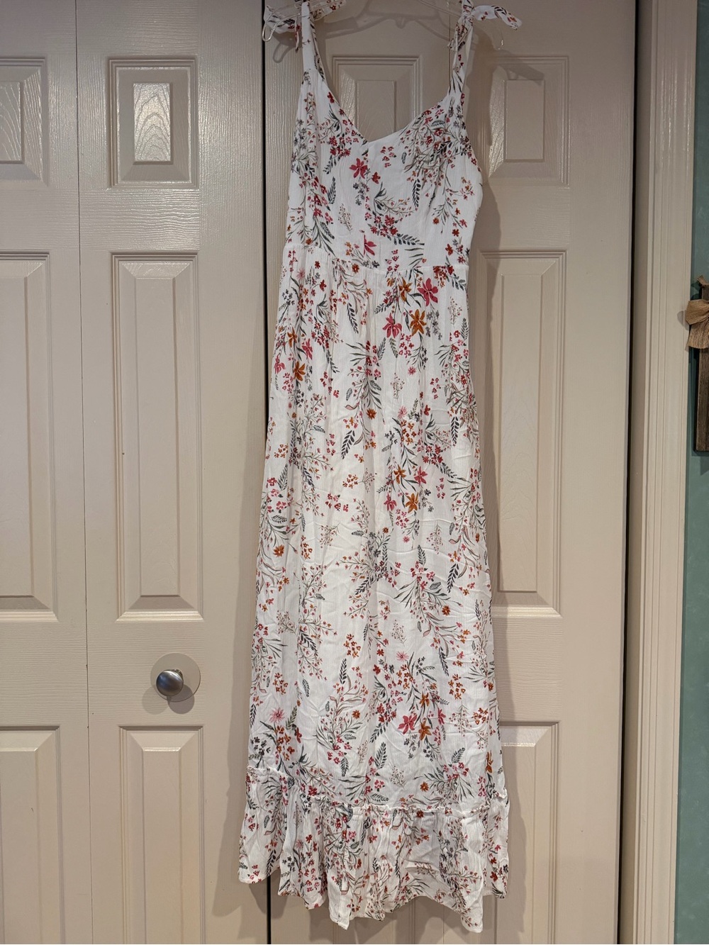 Rachel Zoe White Floral Tie-Shoulder Maxi Dress with Red & Green Print